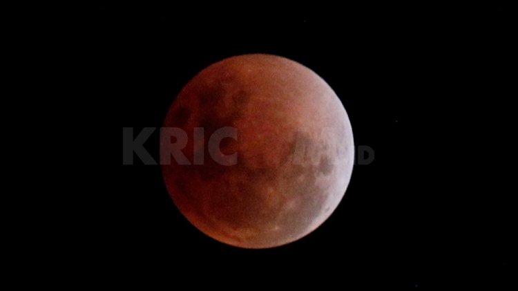 FOTO: Fenomena Langka 'Super Blue Blood Moon'