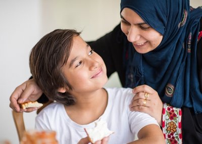 https://www.kricom.id/gambar/berita/2018/10/Adopsi-anak-49218-400x286.jpg