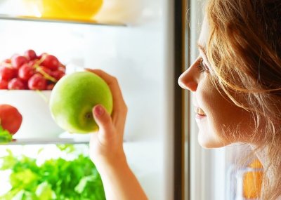 https://www.kricom.id/gambar/berita/2018/11/makanan-yang-tidak-boleh-di-simpan-di-lemari-es-Web-50407-400x286.jpg