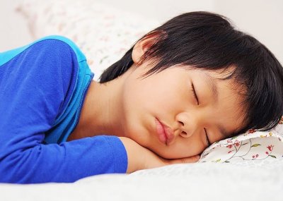https://www.kricom.id/gambar/berita/2019/01/Tips-Ampuh-Agar-si-Kecil-Tidur-Lebih-Cepat_web-51788-400x286.jpg